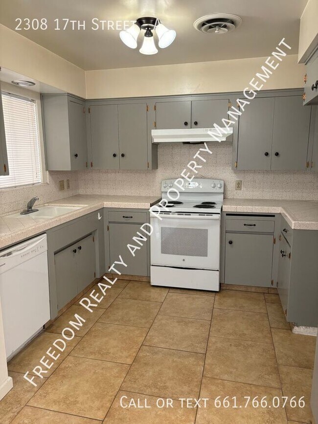 Building Photo - 2308 17th Street Unit A
