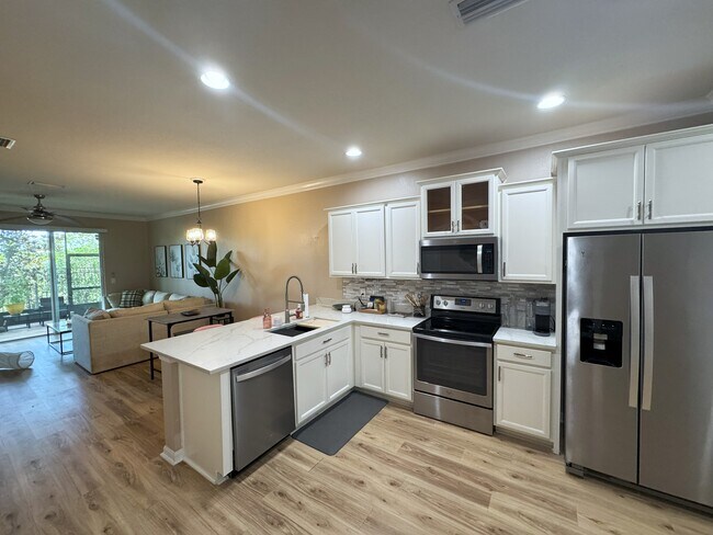 Building Photo - Hillcroft Drive