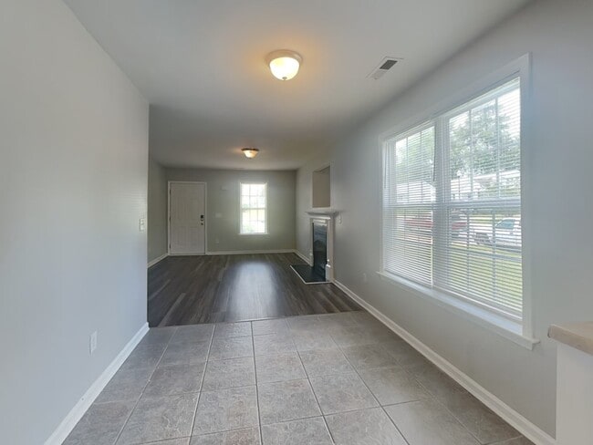 Building Photo - 101 Blackthorne Ct