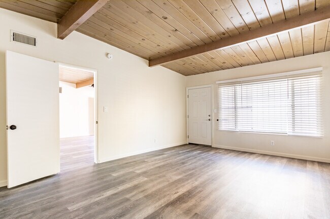 Building Photo - 516 N Westmoreland Ave