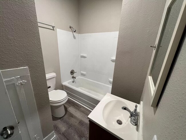 Foto del edificio - 2111 Gorman Ave