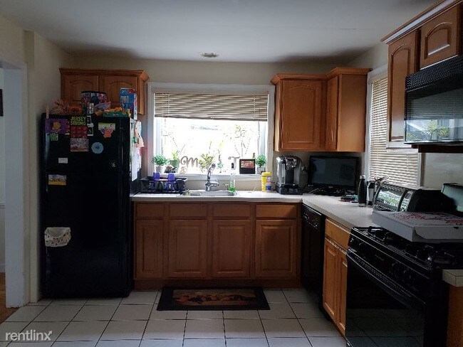 Building Photo - 3 br, 1.5 bath House - 52 Hamilton Ave