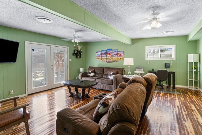 Building Photo - 3317 Olsen Dr