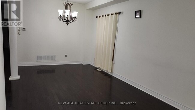 Photo du bâtiment - 80 Tatra Crescent