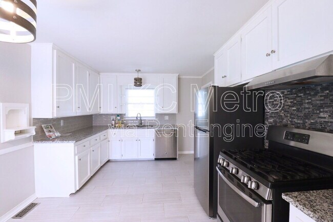 Foto del edificio - 7804 Tomahawk Rd