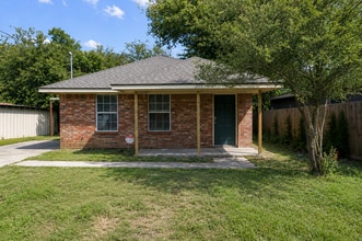 Building Photo - 203 Ave H