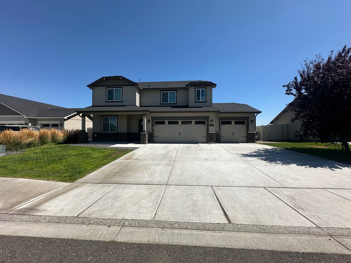 Foto principal - 6205 Curlew Ln
