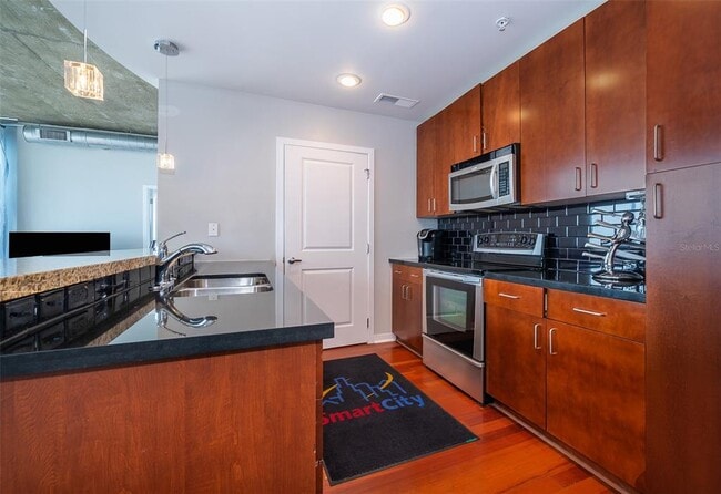 Foto del edificio - 155 S Court Ave
