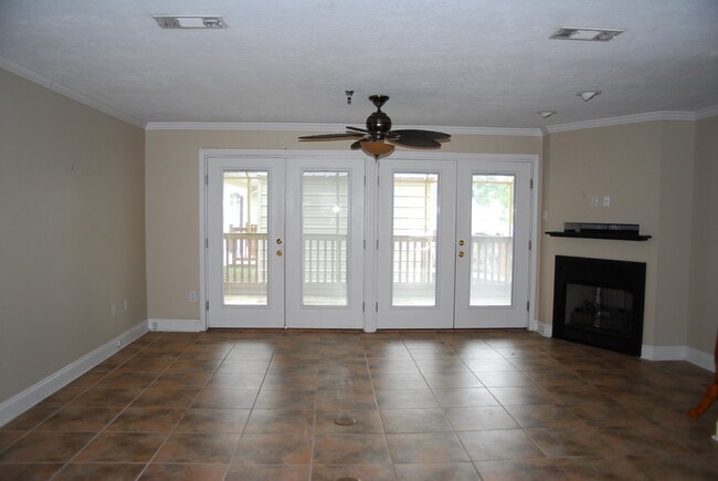 Building Photo - 220 Church Ave