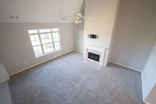 Foto del edificio - Available Now!