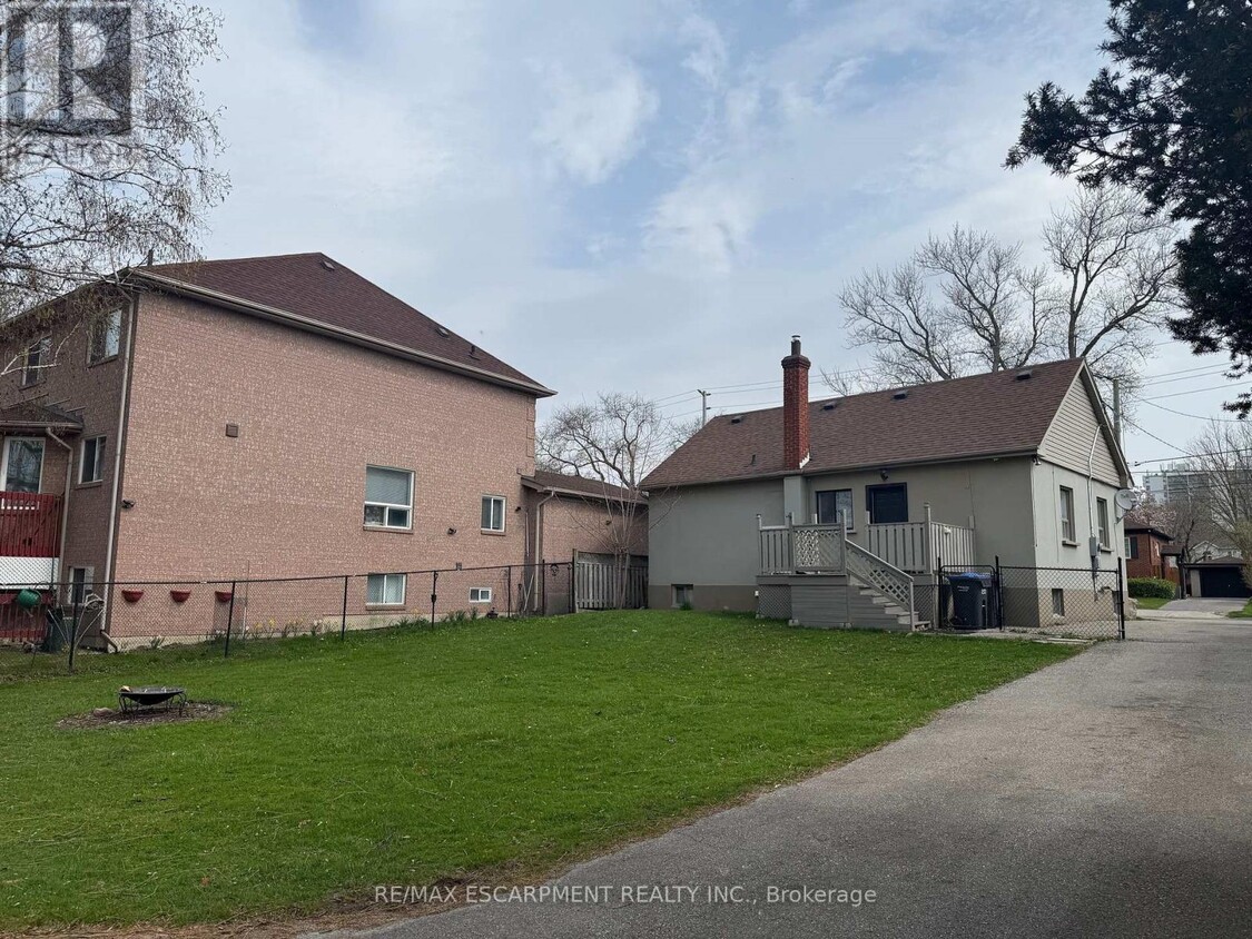 Building Photo - 1032 Haig Blvd