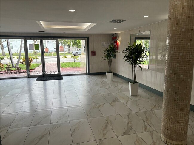 Foto del edificio - 1250 NE 125th St