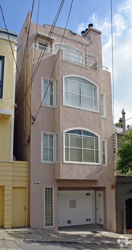Primary Photo - 52 Bernard St
