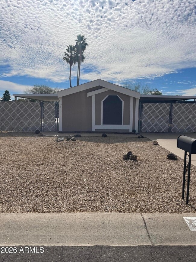 Building Photo - 415 E Villa Theresa Dr