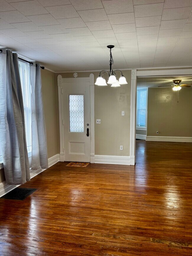 Foto del edificio - 602 N James St