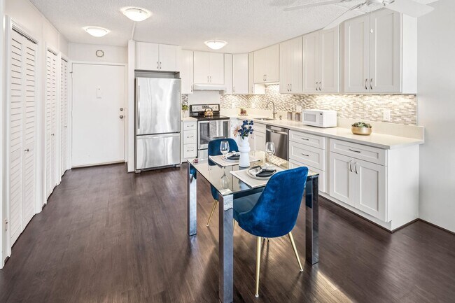 Foto del edificio - Remodeled One Bedroom One Bath at Villa on...