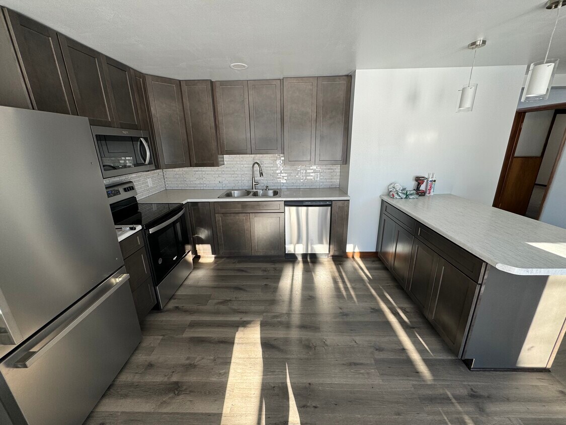 Fresh kitchen with new appliances! - 418 E Clay St