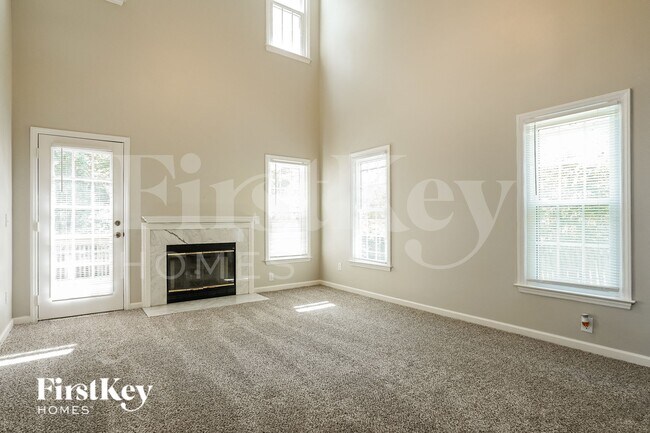 Foto del edificio - 6012 River Lake Cir