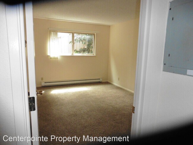 Building Photo - 432 W Umpqua St
