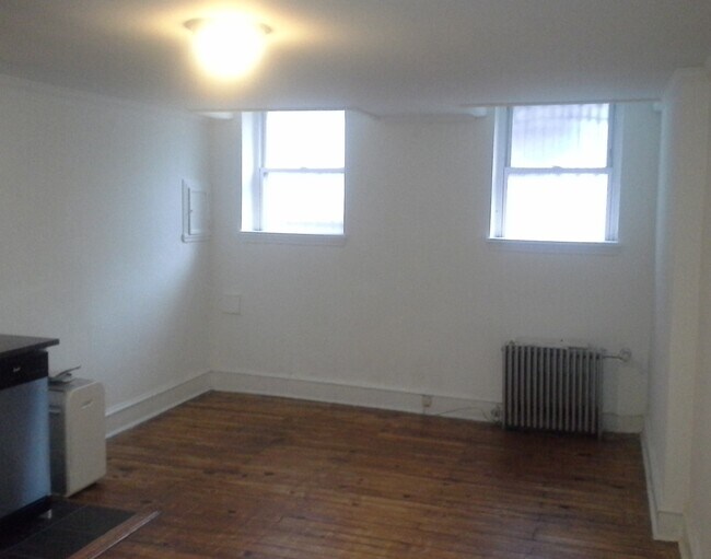 Buena luz - 2205 Spruce St