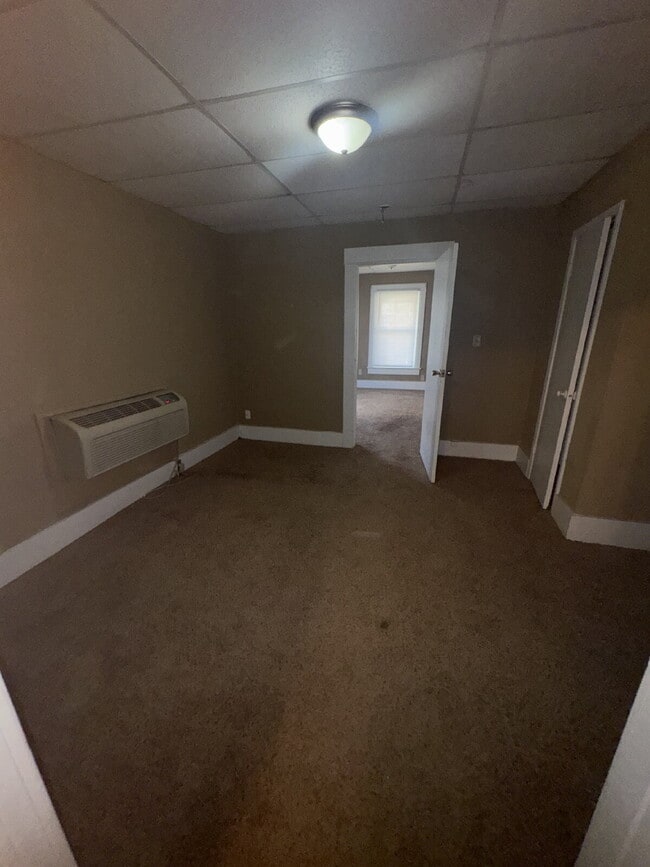 Building Photo - 207 S Clarence St