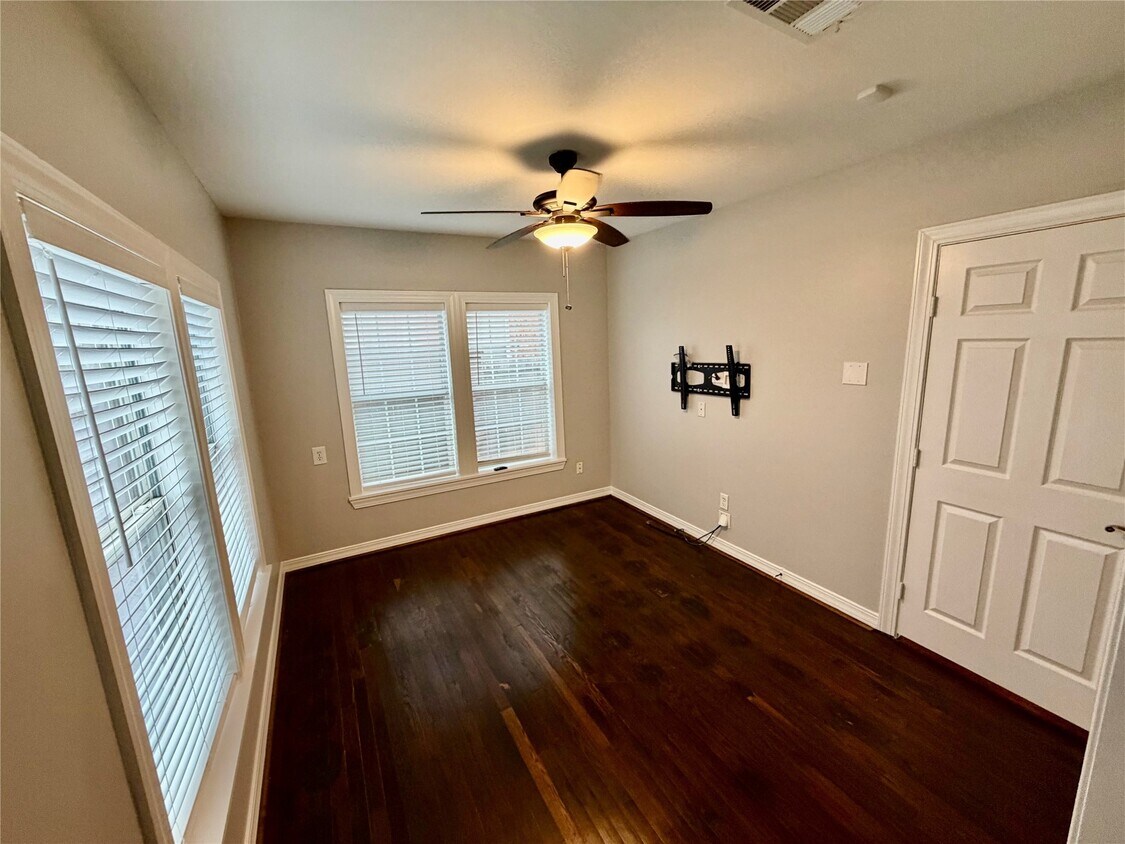 Foto del edificio - 8234 Bonner Dr