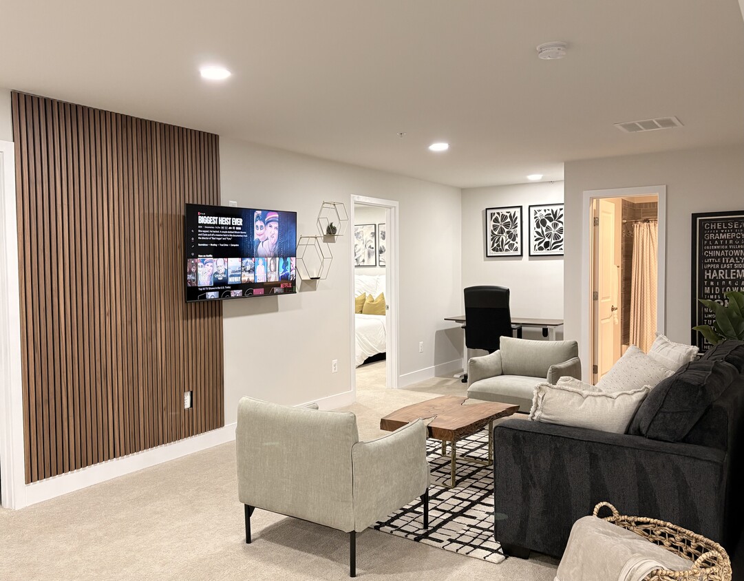 Foto principal - 4420 Shakespeare Cir