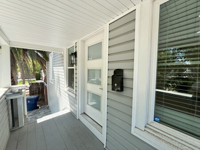 Building Photo - Adorable 1 Bedroom, 1 Bathroom Home in Sac...