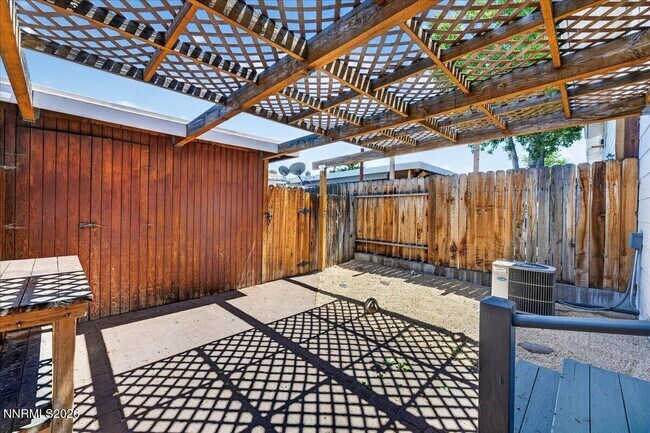 Building Photo - 106 Smithridge Park