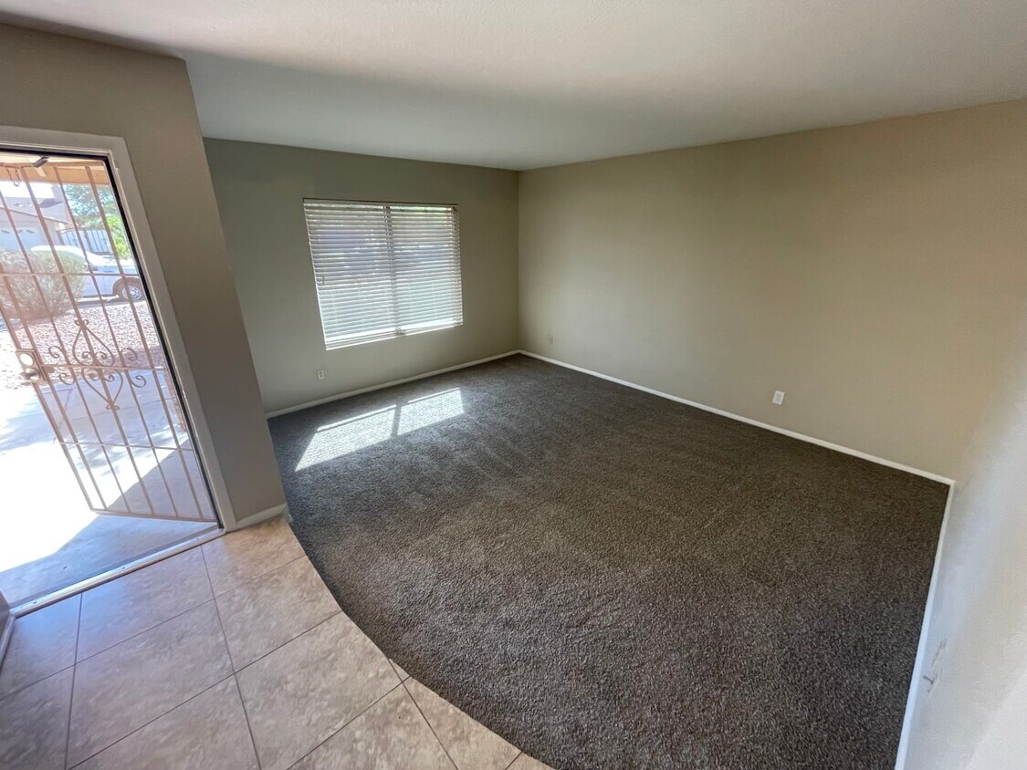 Foto principal - 4838 W Mountain View Rd