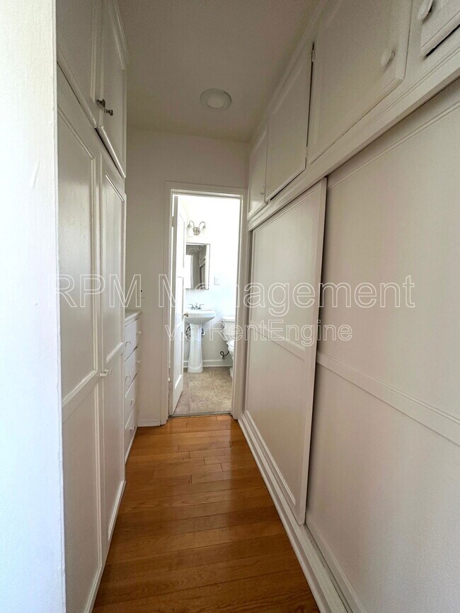 Foto del edificio - 1737 N Sycamore Ave
