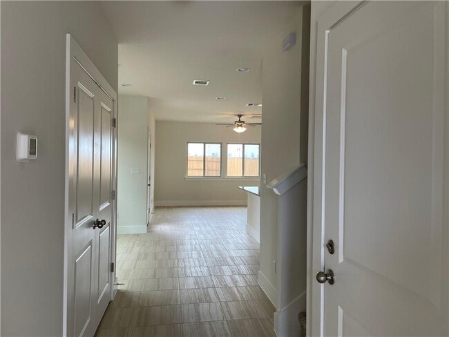 Building Photo - 526 White Steppe Way