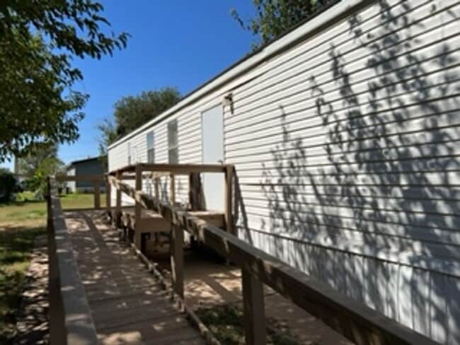 Building Photo - For Lease - 7100 Airline #708 - Midland, TX