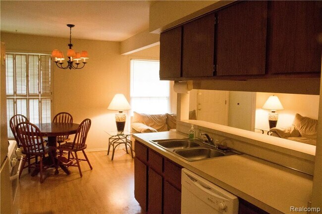 Building Photo - 2708 Glenbridge Ct