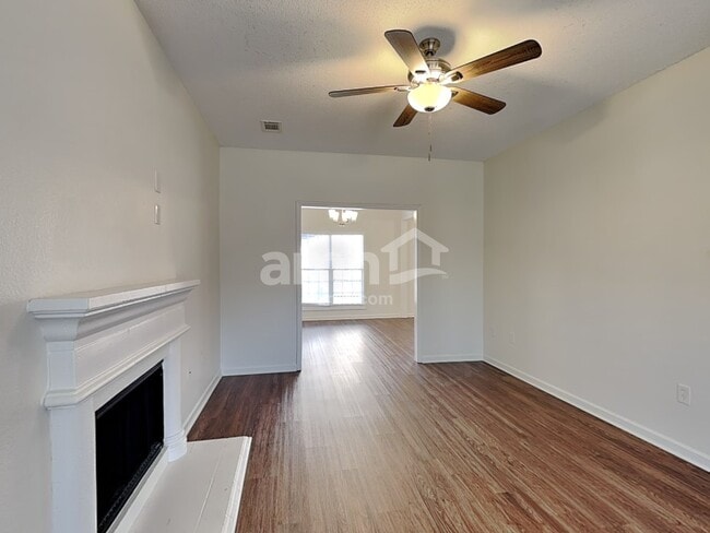 Foto del edificio - 2613 Newtons Crest Cir