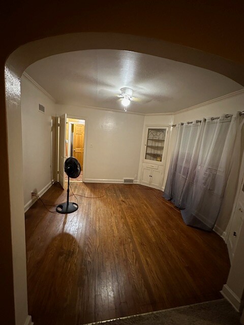 Building Photo - 405 S Hine Ave