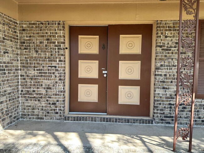 Foto del edificio - Large 3BD/2B home with private back yard and bonus room