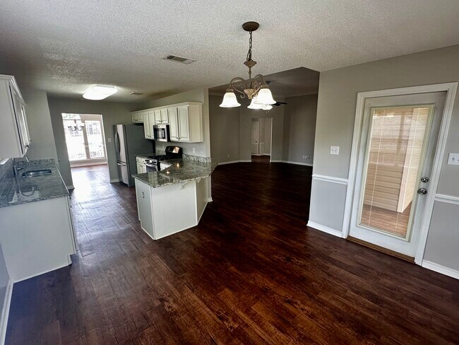 Building Photo - 27078 Stratford Glen Dr