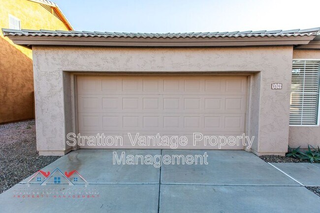 Building Photo - 1131 E Ferrara St
