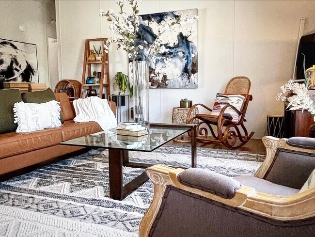 Foto del edificio - 204 Lakeshore Dr