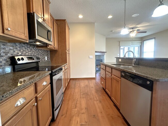 Foto del edificio - 6218 Shadyview Ln N