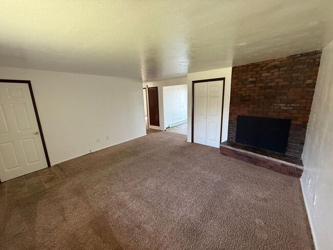 Building Photo - 3875 Iberis St NE