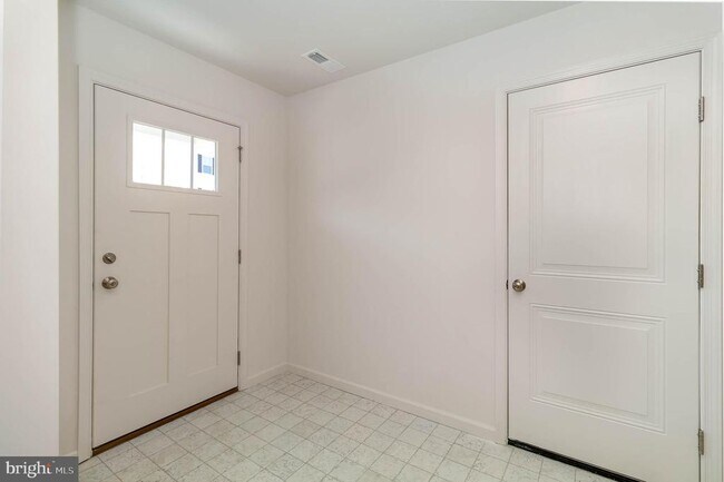 Foto del edificio - 8160 Lenker Dr