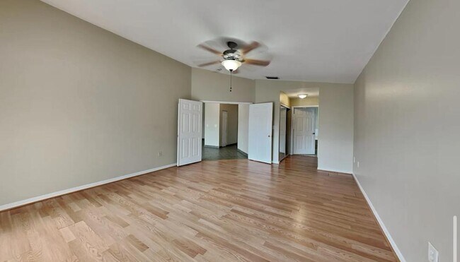 Foto del edificio - 2096 Chapel Creek Rd