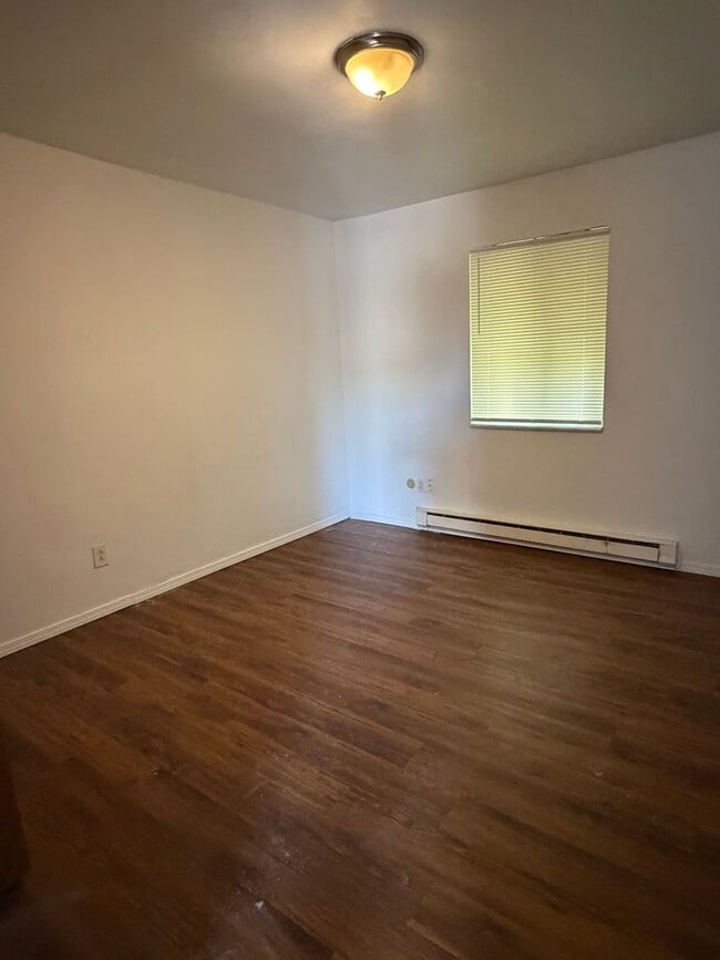 Building Photo - 102 N 27th St