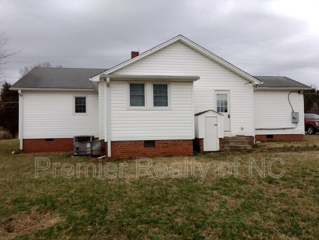 Foto del edificio - 3750 U.S. Hwy 158 W