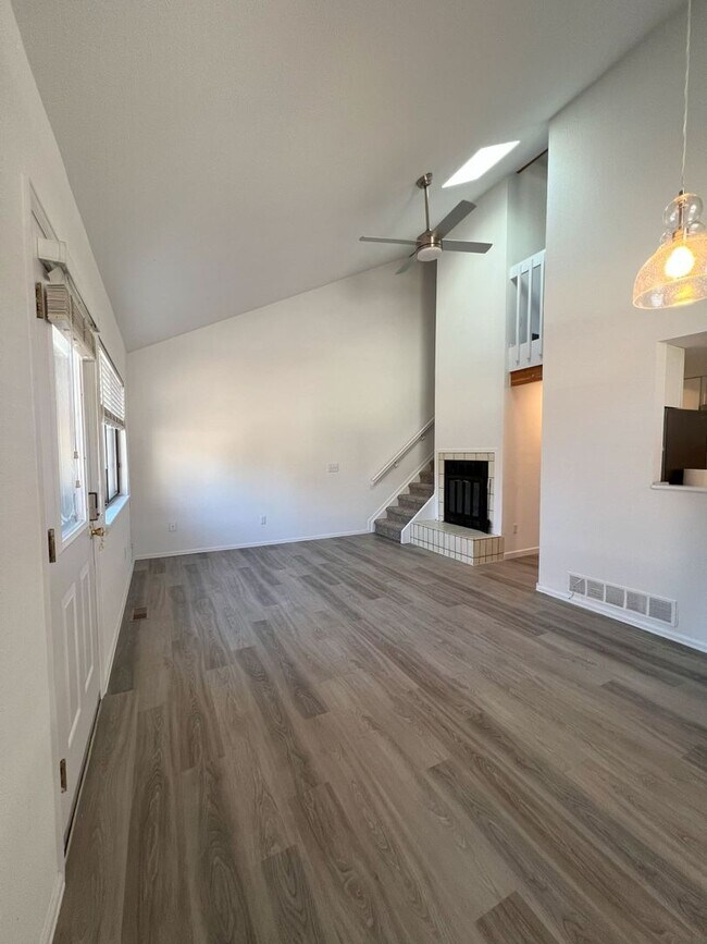 Foto del edificio - Bright and updated 2 Bedroom Townhome in Louisville