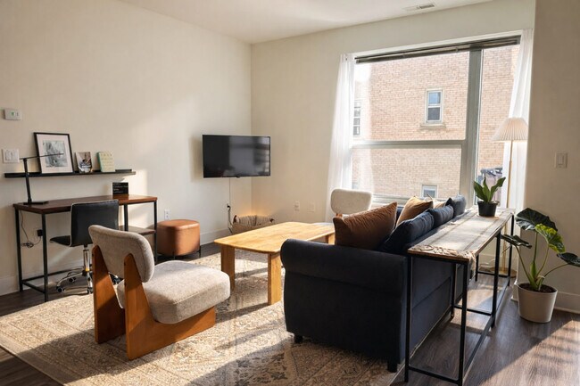 Foto del edificio - 1040 N Cass St