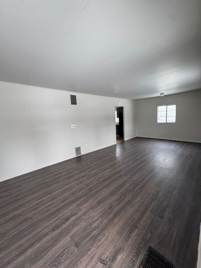 Foto del edificio - 4325 Warsaw St