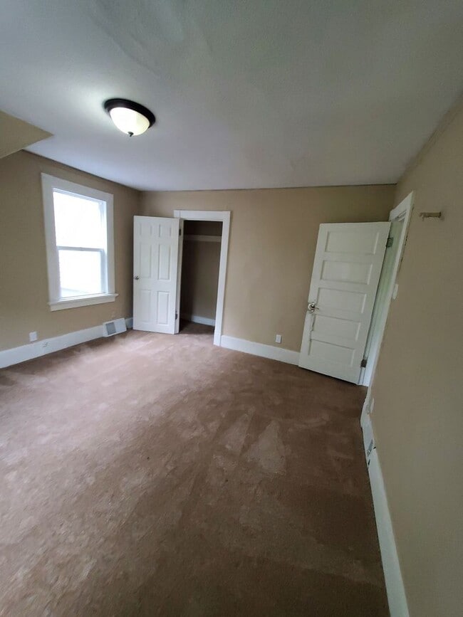 Building Photo - 2571 N 34th St